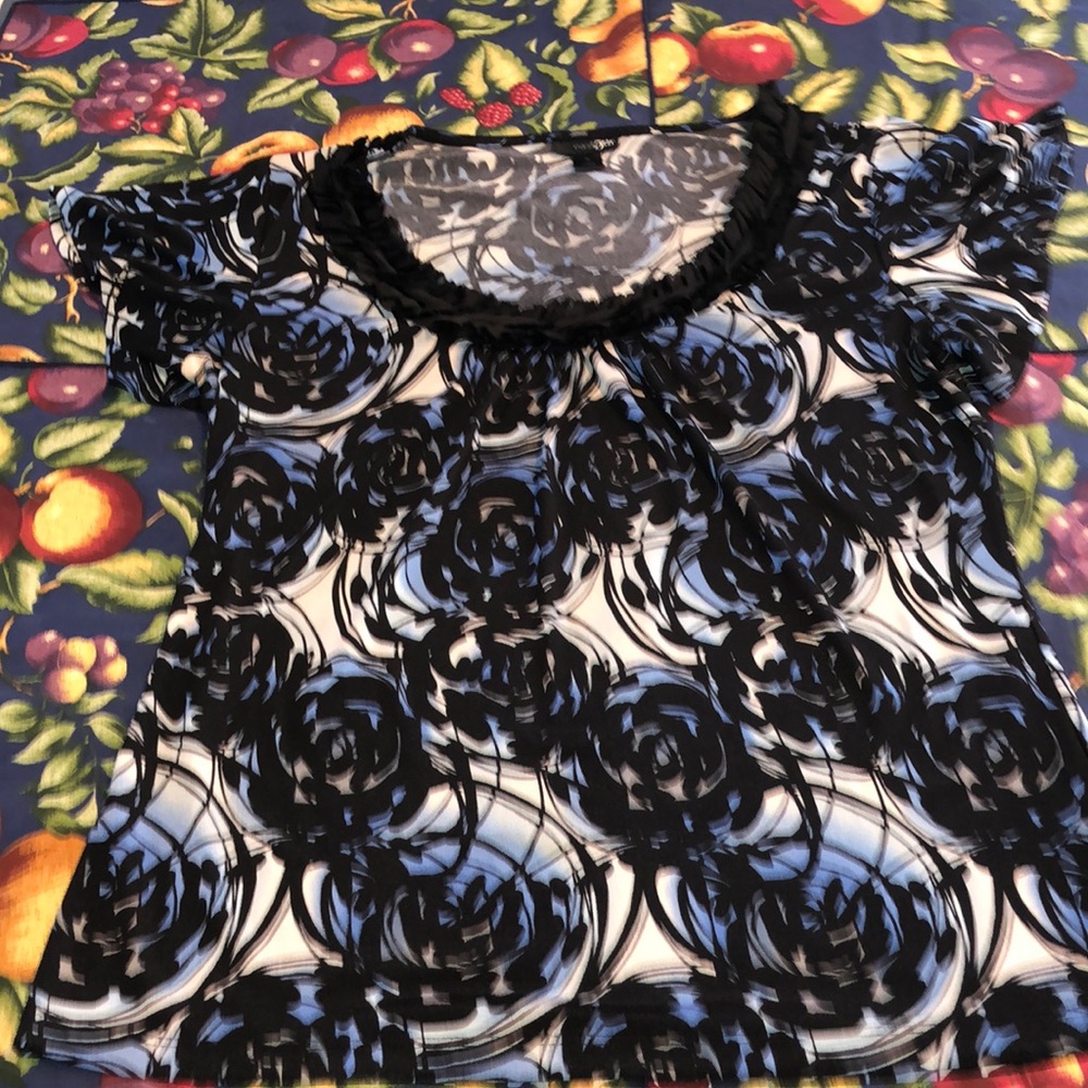 East 5th with raffles on the edge of the collar top